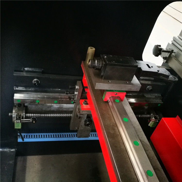 Wc67y-160 4000 Hydraulic Press Brake Cnc Metal Bending Machine For 4000mm Width Steel Wc67y-160 4000 hüdrauliline presspidur Cnc metalli painutusmasin 4000 mm laiuse terase jaoks